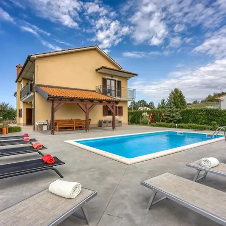 Вилла Sofia With Private Pool Пазин