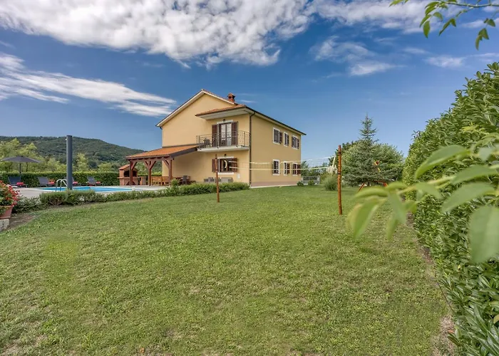 Sofia With Private Pool Vila