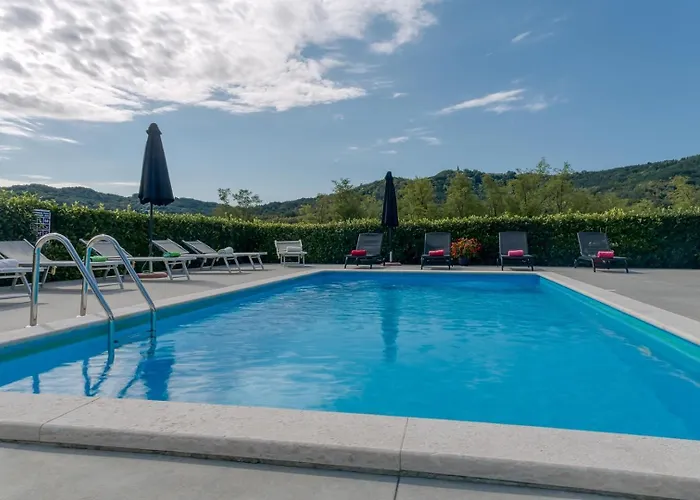 Sofia With Private Pool Vila